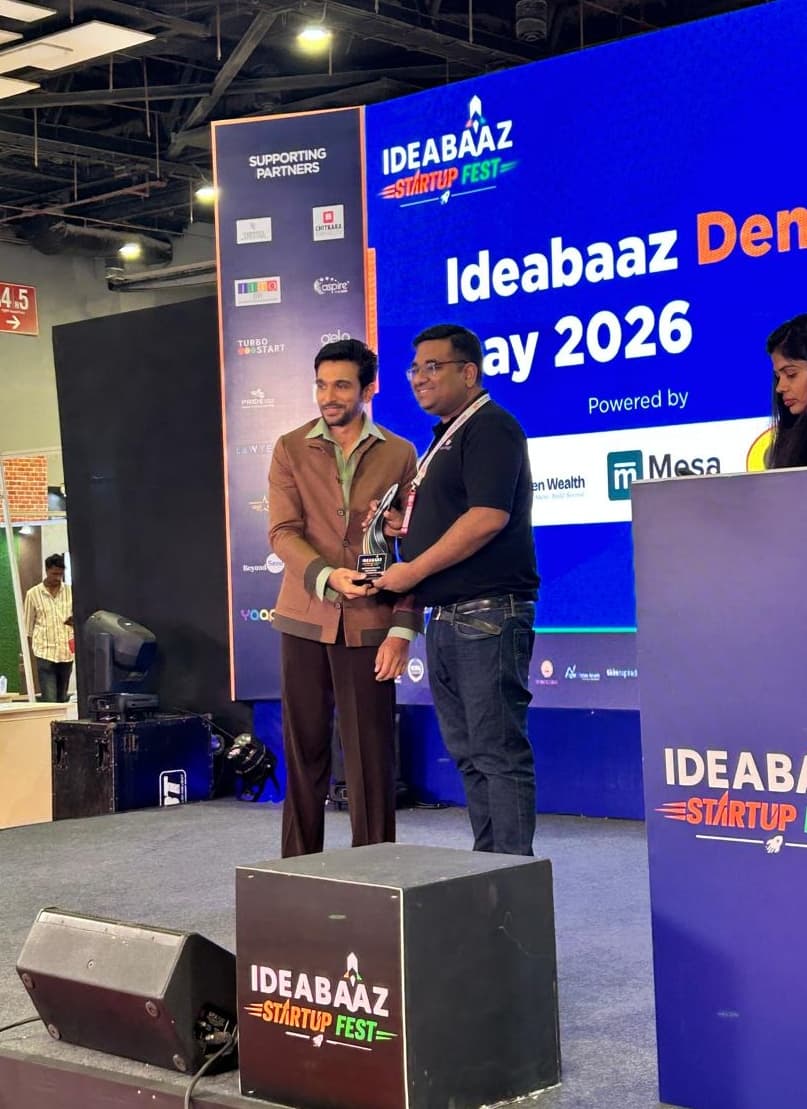 Vartika and Ashay with the Ideabaaz Startup Fest trophy